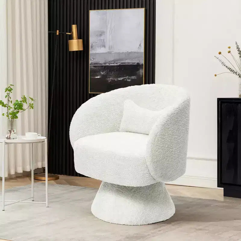 Poltrona girevole da club LuxenHome imbottita color crema con base in legno imbottita color crema bianco sporco