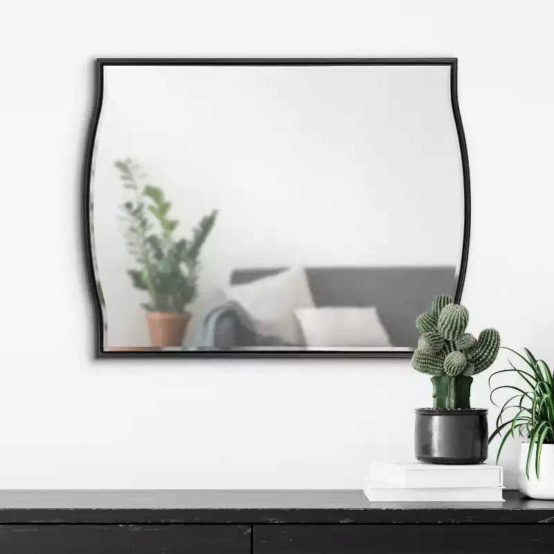 Specchio da parete decorativo con cornice Sedelle 17 x 24 - Kate & Laurel All Things Decor