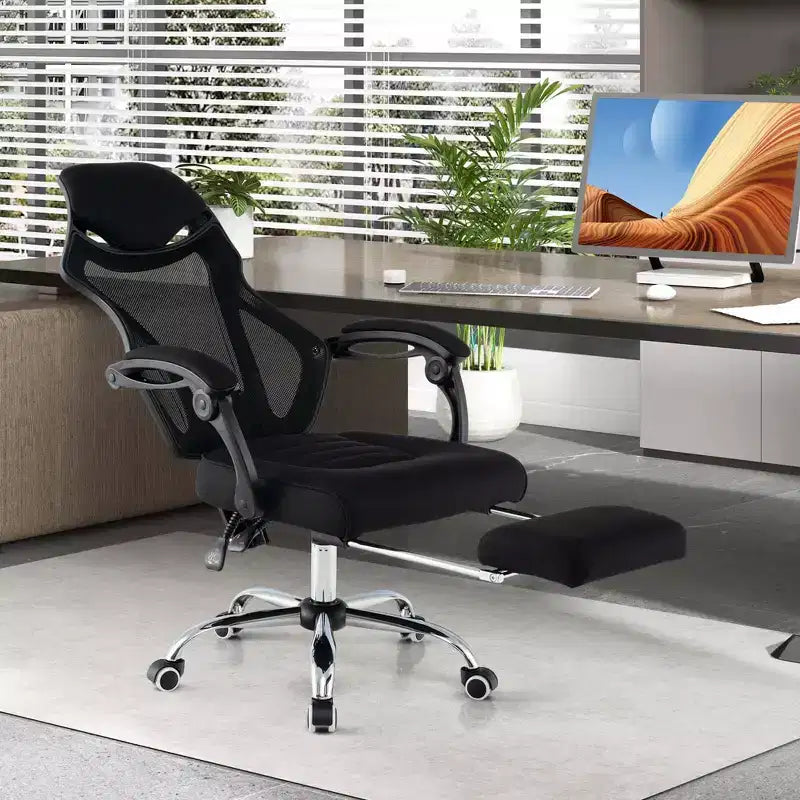 Sedia da ufficio ergonomica in rete Costway con poggiapiedi e schienale inclinabile e regolabile in altezza