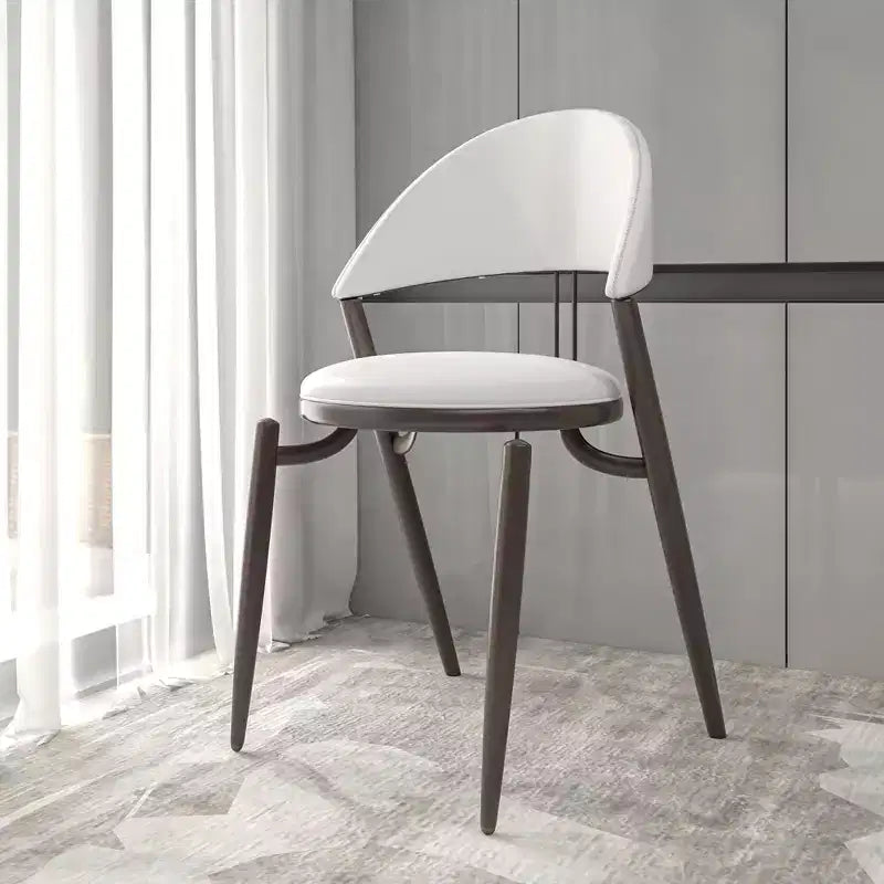 Sedia da pranzo moderna LeisureMod Venice in pelle, sedia laterale accentata imbottita con schienale aperto, con gambe in metallo, sedia da pranzo senza montaggio, set da 4