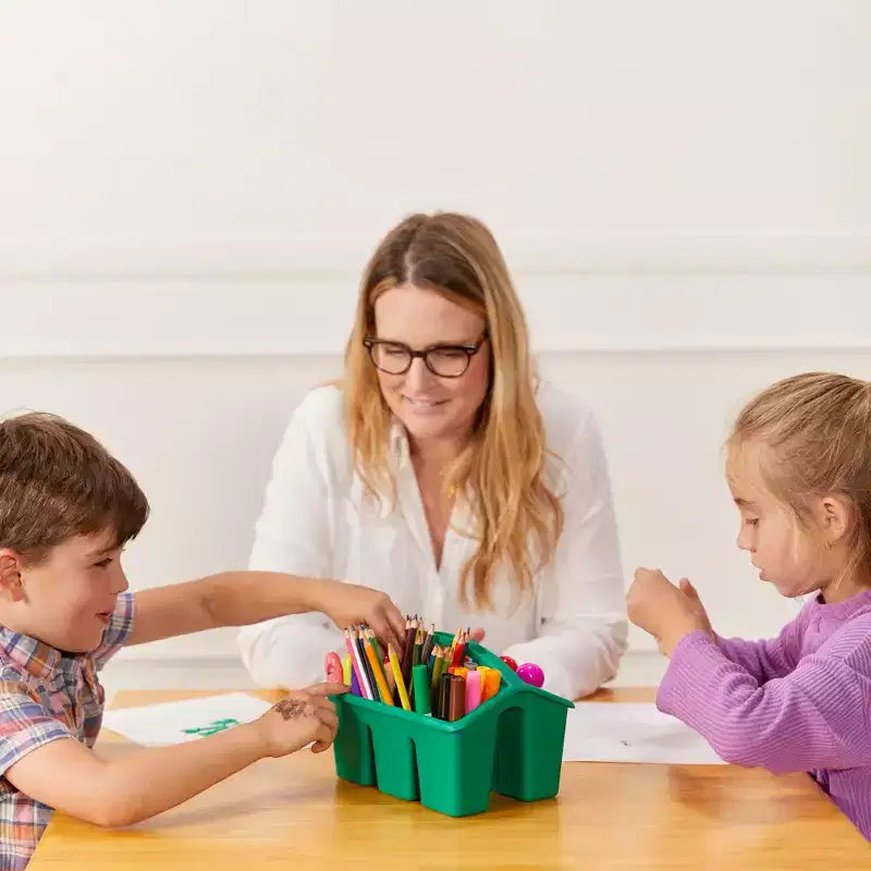 Tavolo quadrato in legno massiccio ECR4Kids da 30x30 pollici e due sedie da 12 pollici, set da 3 pezzi