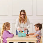 Tavolo quadrato in legno massiccio ECR4Kids da 30x30 pollici e due sedie da 12 pollici, set da 3 pezzi