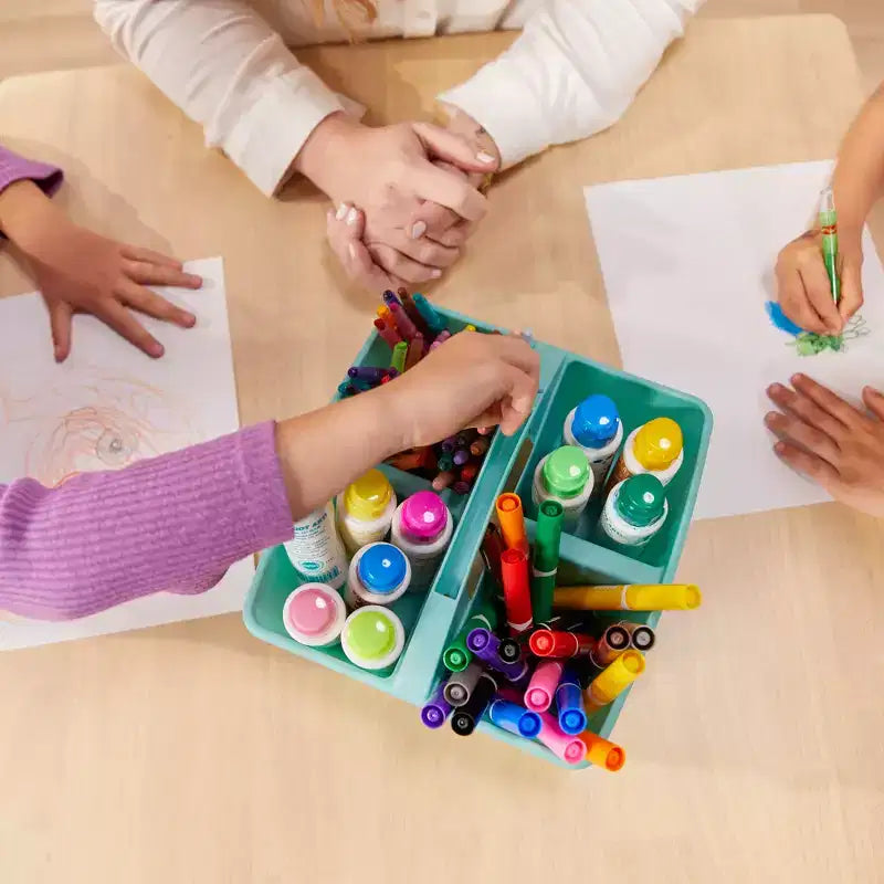 Tavolo quadrato in legno massiccio ECR4Kids da 30x30 pollici e due sedie da 12 pollici, set da 3 pezzi