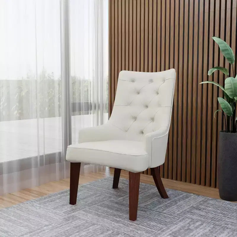 Sedia da pranzo LeisureMod rivestita in velluto e pelle con schienale alto capitonné e gambe in legno di caucciù verniciato