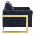 Poltrona con braccioli LeisureMod Lincoln rivestita in Bouclé con struttura in acciaio inossidabile dorato
