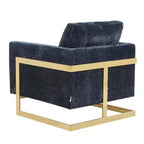Poltrona con braccioli LeisureMod Lincoln rivestita in Bouclé con struttura in acciaio inossidabile dorato