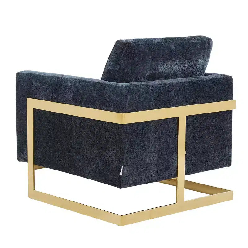 Poltrona con braccioli LeisureMod Lincoln rivestita in Bouclé con struttura in acciaio inossidabile dorato