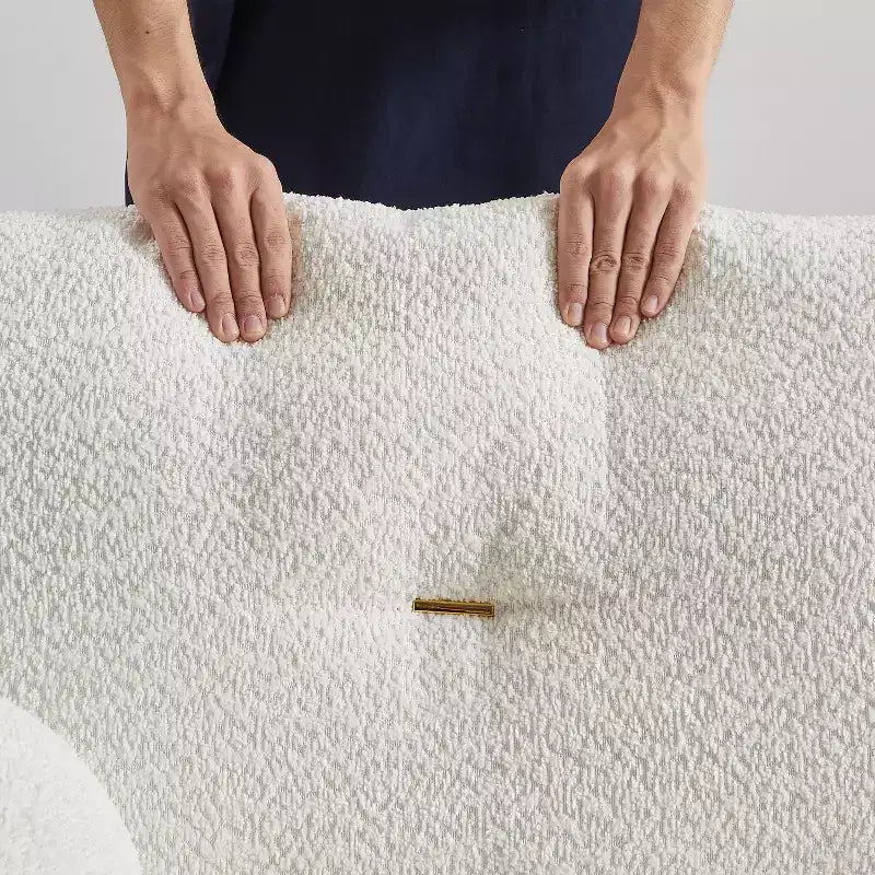 Divanetto ModernLuxe 90" L in Finta Lana di Agnello, Comodo Divano con 2 Cuscini a Sfera 4S