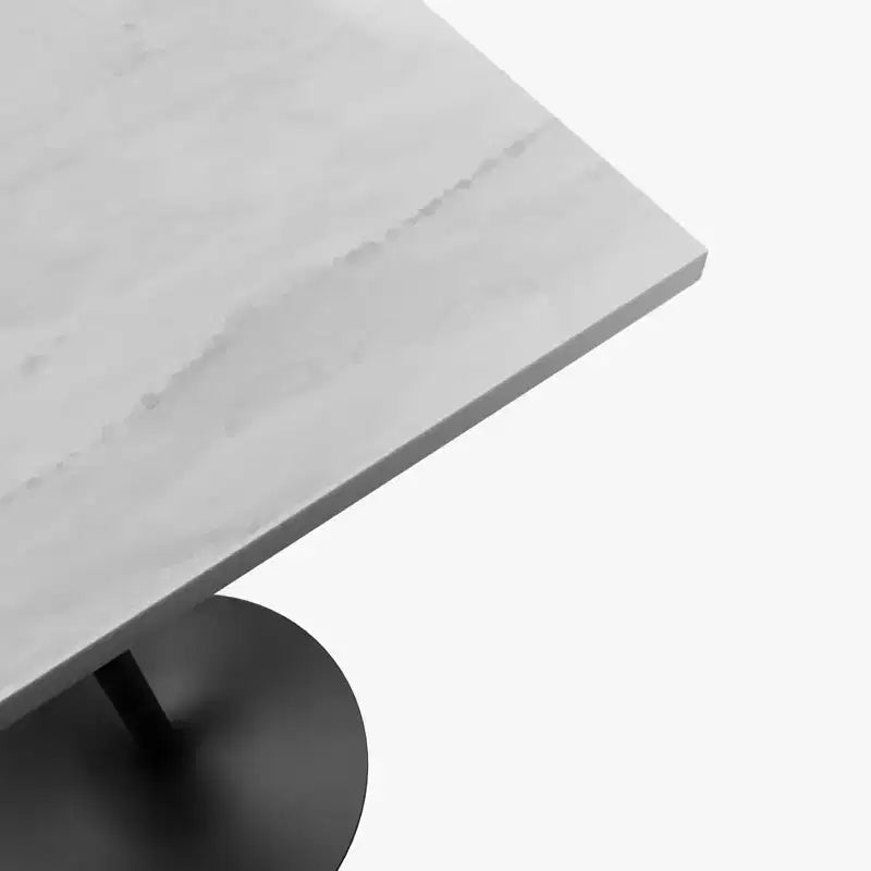 LeisureMod Verve Tavolo da Bar Quadrato da 27 - Tavolo Moderno con Piano in Resina e Base a Colonna in Acciaio Nero, Altezza Contro per Cucina, Casa e Pub