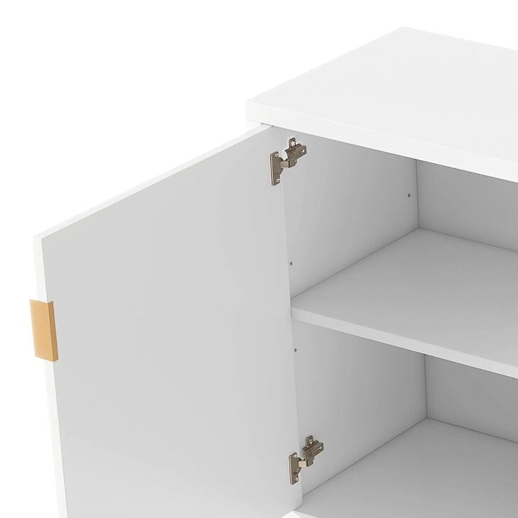 Elegante credenza in legno di metà secolo con tre ripiani interni