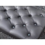 Panca imbottita in ecopelle trapuntata Decor Maxem di Roundhill Furniture con finiture borchiate