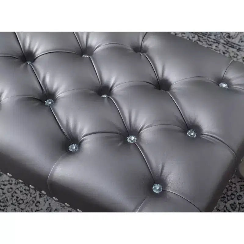 Panca imbottita in ecopelle trapuntata Decor Maxem di Roundhill Furniture con finiture borchiate