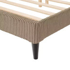 Letto a piattaforma Queen miBasics Beckman imbottito in velluto a coste con fodera rimovibile