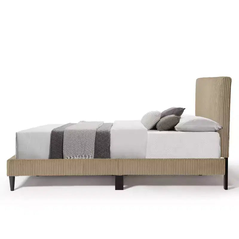 Letto a piattaforma Queen miBasics Beckman imbottito in velluto a coste con fodera rimovibile
