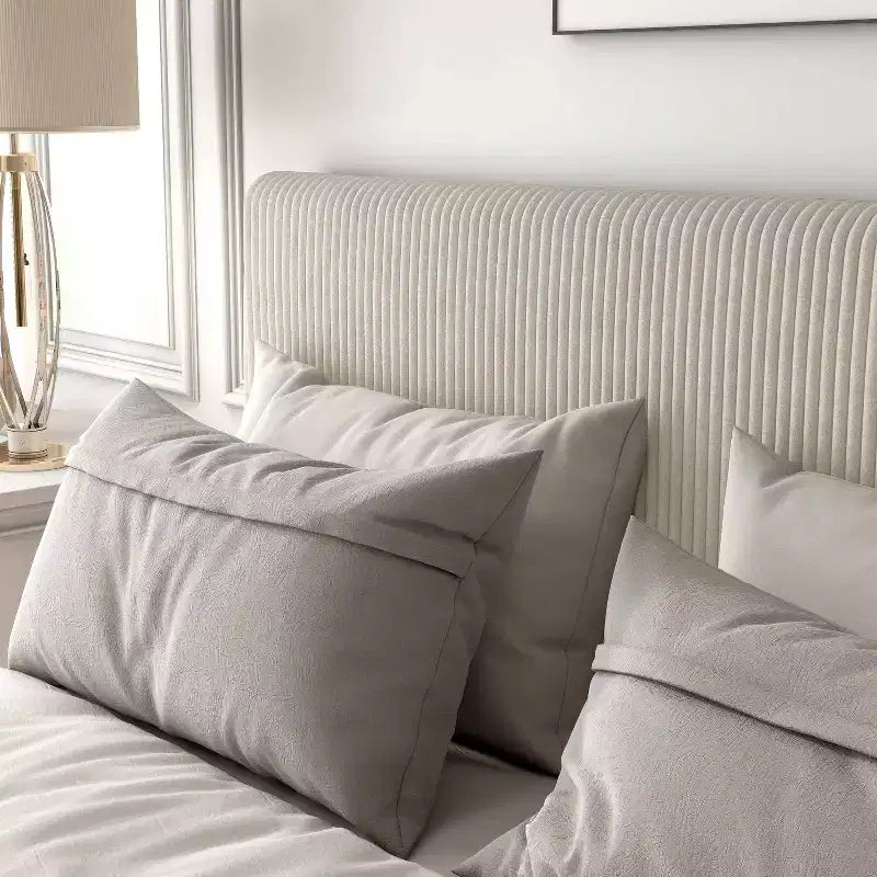 Letto a piattaforma Queen miBasics Beckman imbottito in velluto a coste con fodera rimovibile