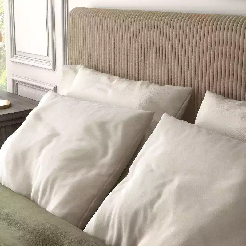 Letto a piattaforma Queen miBasics Beckman imbottito in velluto a coste con fodera rimovibile