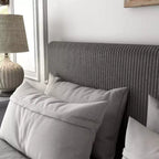 Letto a piattaforma Queen miBasics Beckman imbottito in velluto a coste con fodera rimovibile
