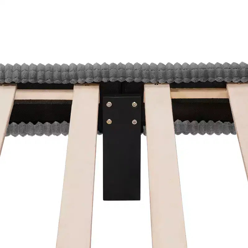 Letto a piattaforma Queen miBasics Beckman imbottito in velluto a coste con fodera rimovibile