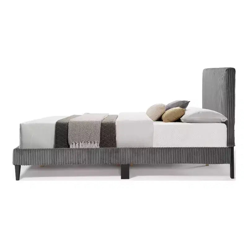 Letto a piattaforma Queen miBasics Beckman imbottito in velluto a coste con fodera rimovibile