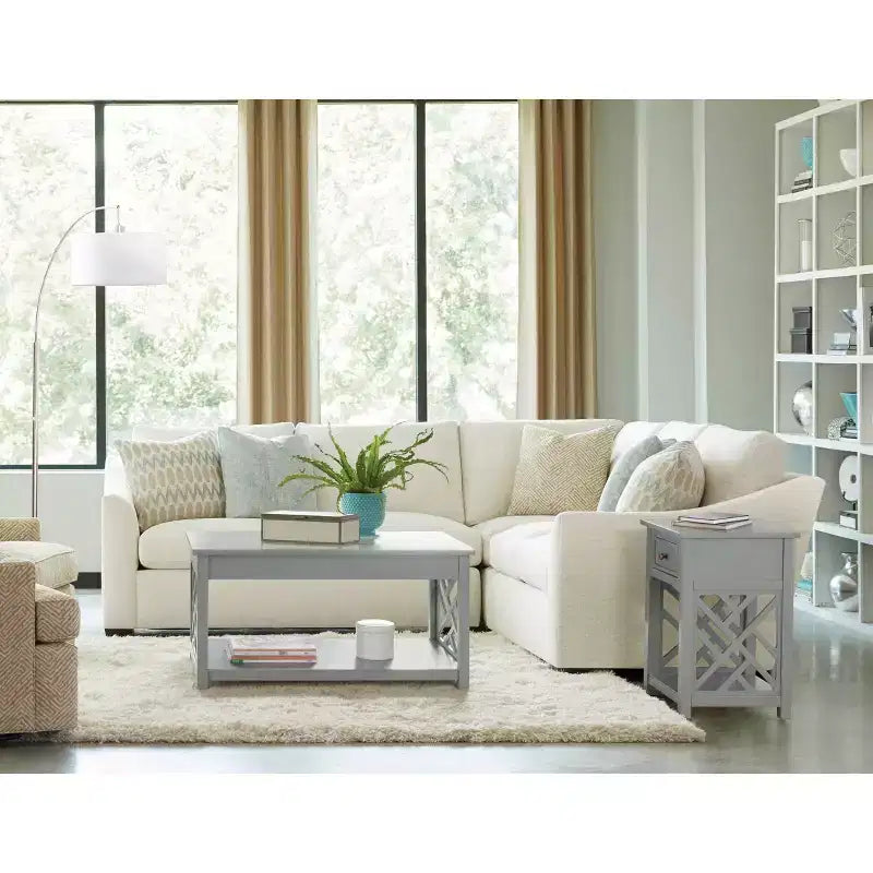Tavolino da salotto Alaterre Furniture Middlebury in legno con ripiano portaoggetti