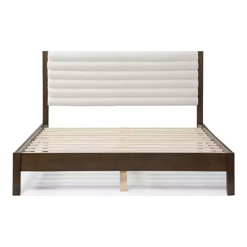 HOMES: Inside + Out Letto a piattaforma Queen Belna con rivestimento in bouclé