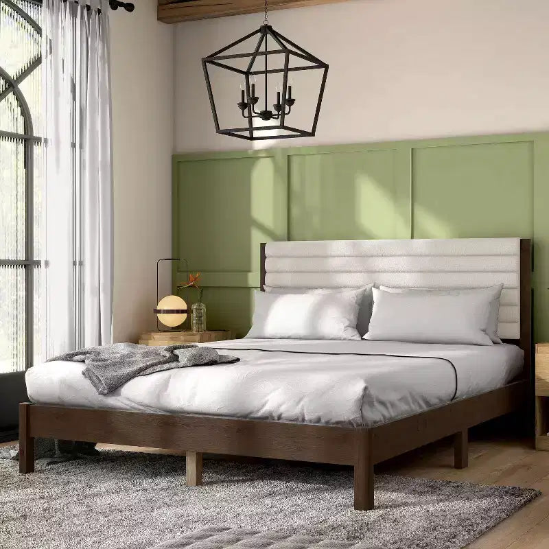 HOMES: Inside + Out Letto a piattaforma Queen Belna con rivestimento in bouclé