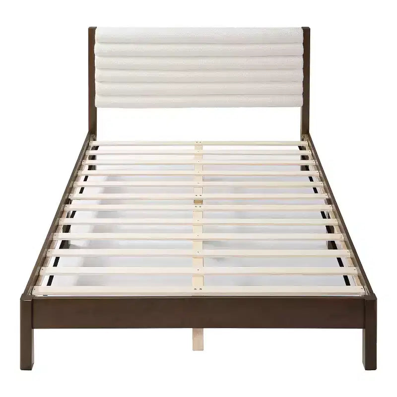 HOMES: Inside + Out Letto a piattaforma Queen Belna con rivestimento in bouclé