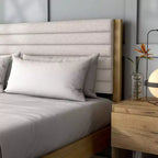 HOMES: Inside + Out Letto a piattaforma Queen Belna con rivestimento in bouclé