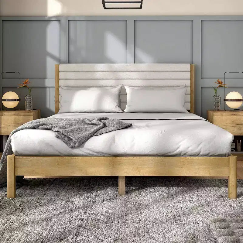 HOMES: Inside + Out Letto a piattaforma Queen Belna con rivestimento in bouclé