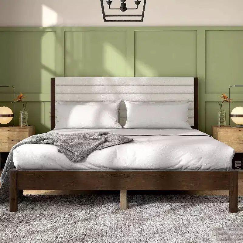 HOMES: Inside + Out Letto a piattaforma Queen Belna con rivestimento in bouclé
