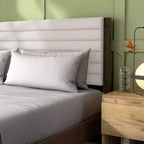 HOMES: Inside + Out Letto a piattaforma Queen Belna con rivestimento in bouclé