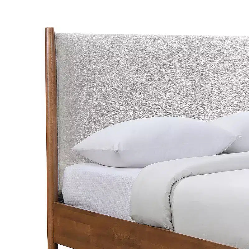 HOMES: Inside + Out Letto a Piattaforma Moderno di Metà Secolo Riverstone con Testiera Boucle